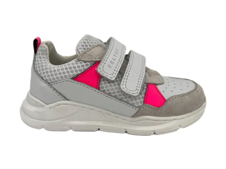 Sneaker in fuxia