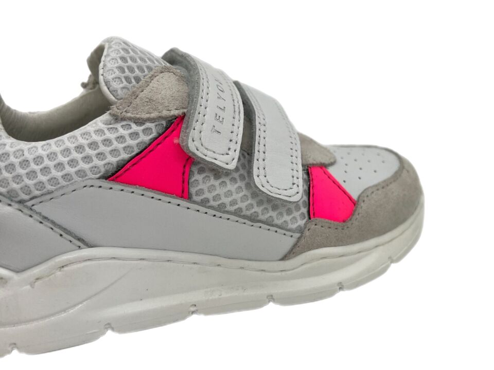Sneaker in fuxia