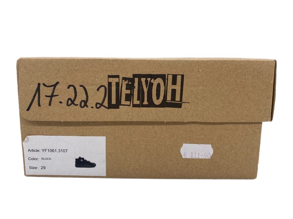 Sneaker in black I Fleece